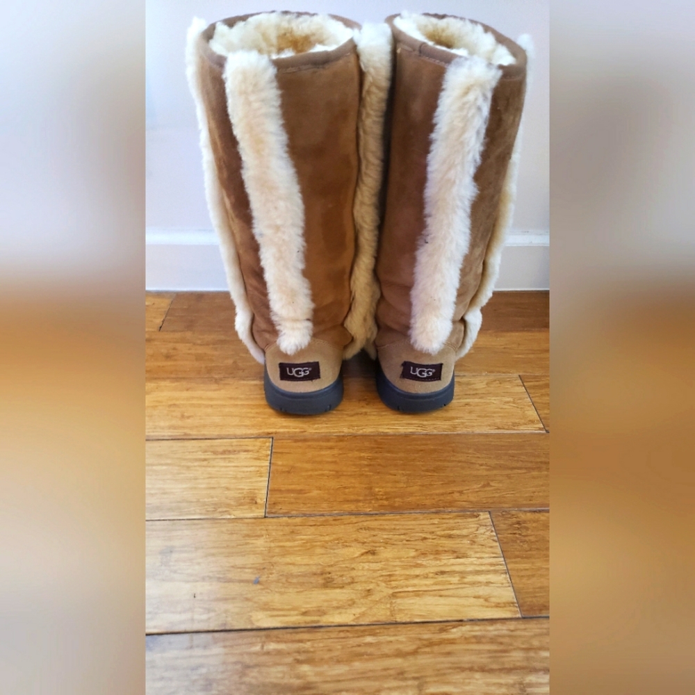 Ugg Boots (size US8) box included